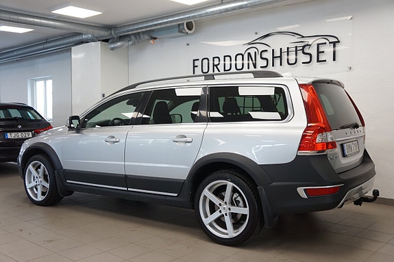 Volvo XC70 2 of 23