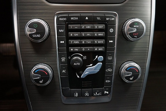 Volvo XC70 17 of 23
