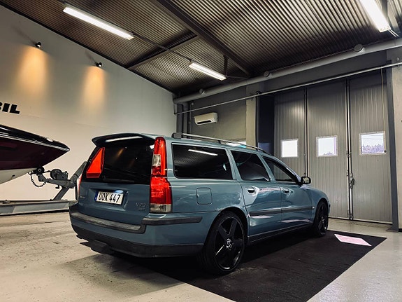 Volvo V70 3 of 9