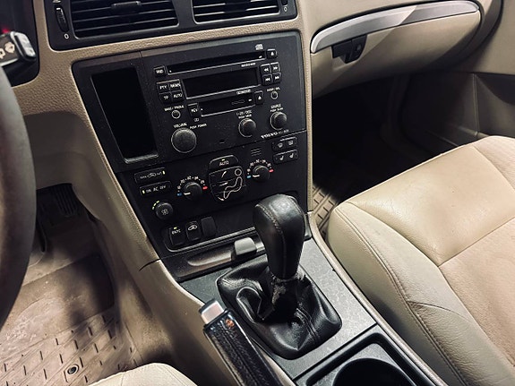 Volvo V70 7 of 9