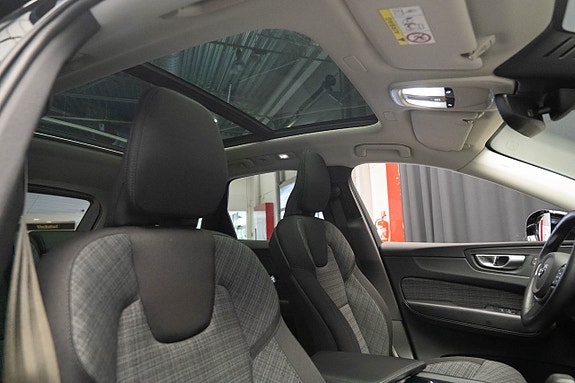 Volvo XC60 12 of 26