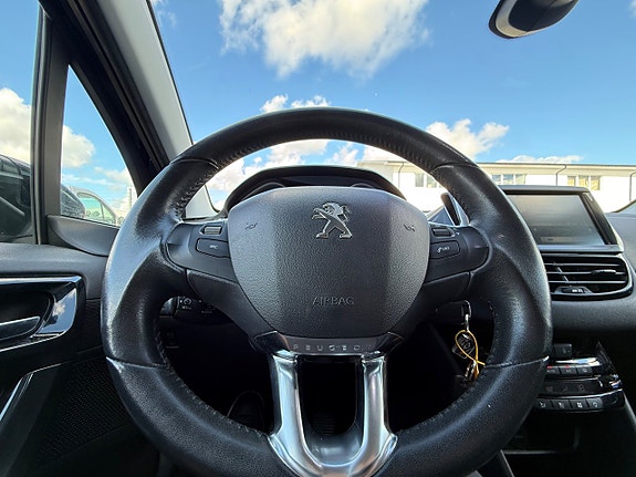 Peugeot 208 10 of 14