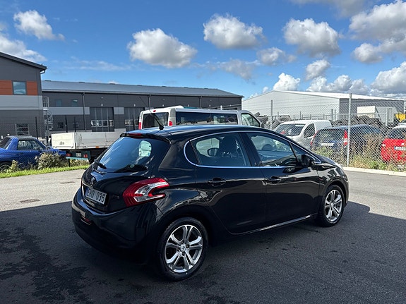 Peugeot 208 9 of 14