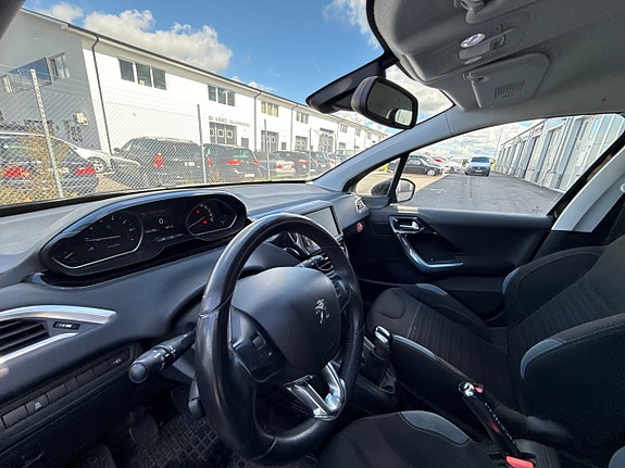 Peugeot 208 13 of 14