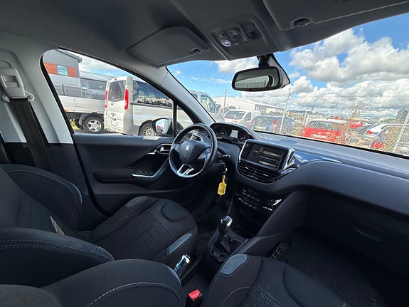 Peugeot 208 14 of 14