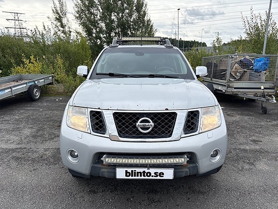 Pickup Nissan Navara NP300 3.0 dCi 4WD 2 of 6