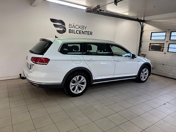 Volkswagen Passat Alltrack 5 of 17