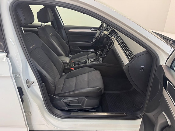Volkswagen Passat Alltrack 13 of 17
