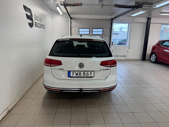 Volkswagen Passat Alltrack 4 of 17