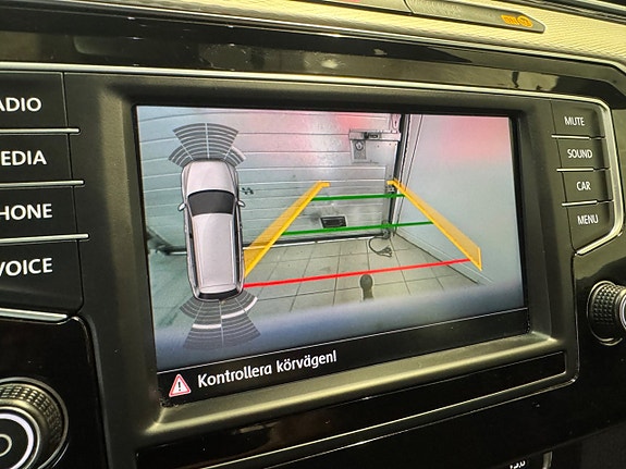 Volkswagen Passat Alltrack 14 of 17