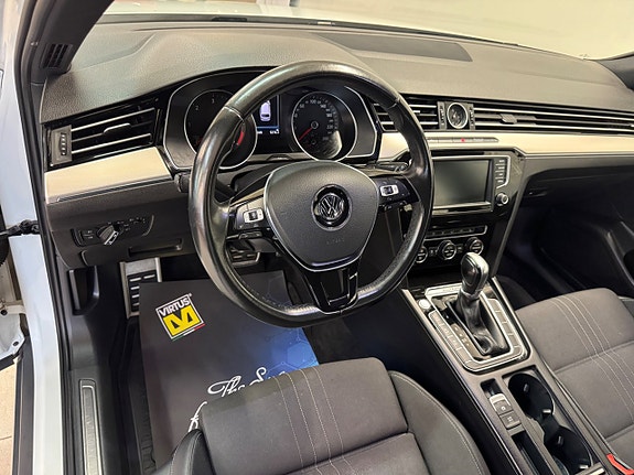 Volkswagen Passat Alltrack 9 of 17