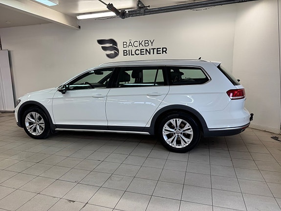Volkswagen Passat Alltrack 3 of 17