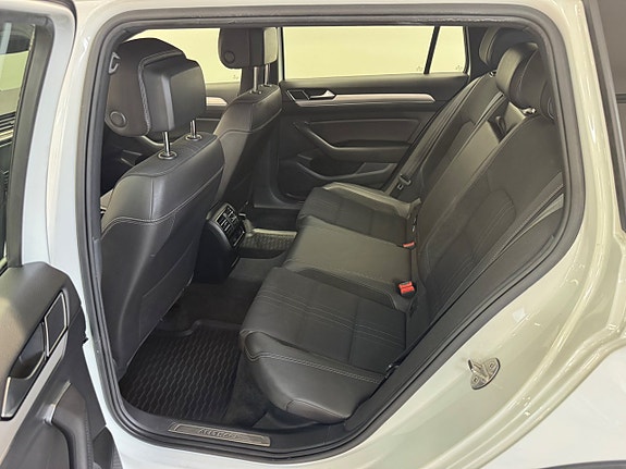 Volkswagen Passat Alltrack 11 of 17