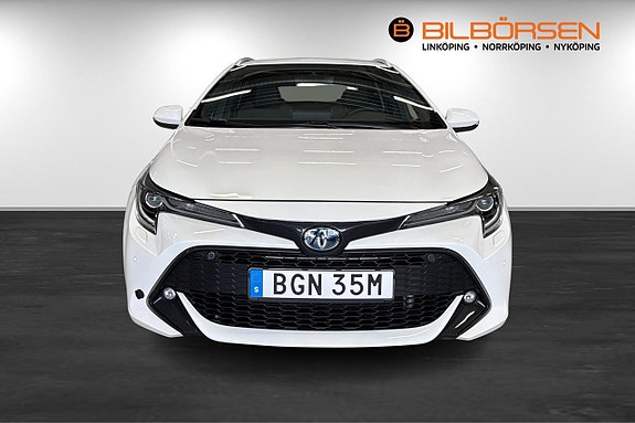 Toyota Corolla 2 of 18