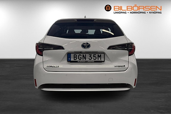 Toyota Corolla 5 of 18
