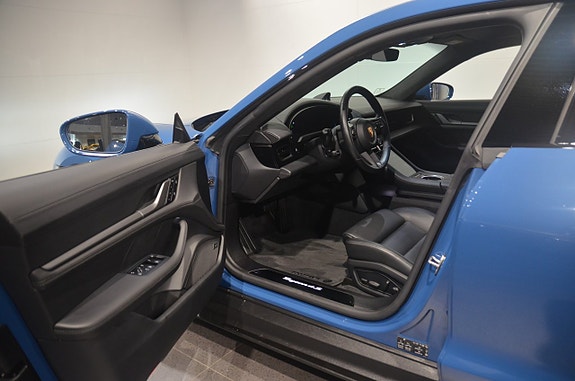 Porsche Taycan 4S 9 of 23