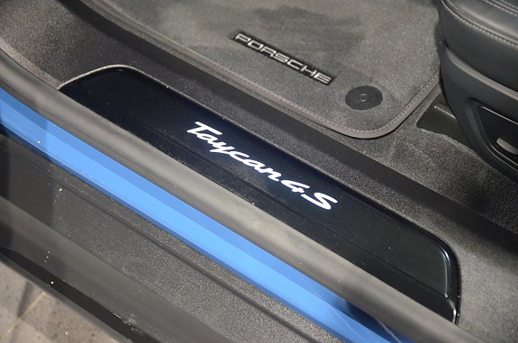 Porsche Taycan 4S 21 of 23