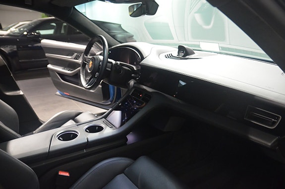 Porsche Taycan 4S 12 of 23