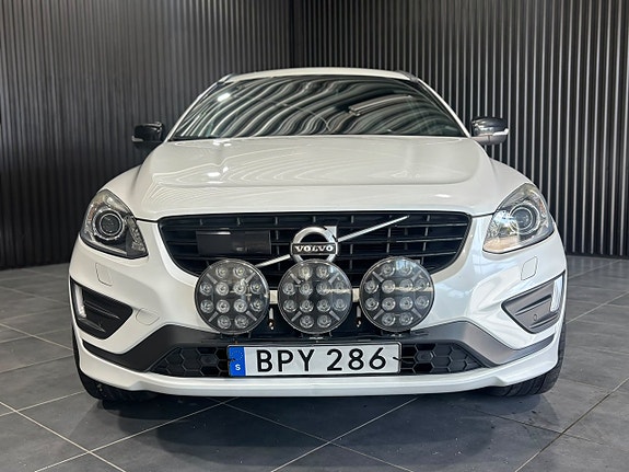 Volvo XC60 2 of 14