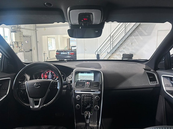 Volvo XC60 11 of 14