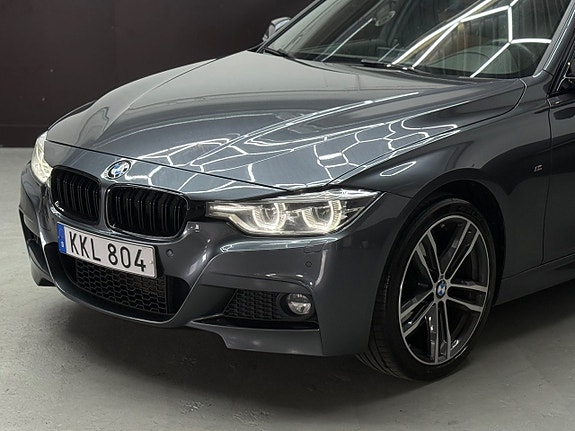 BMW 330i 5 of 22