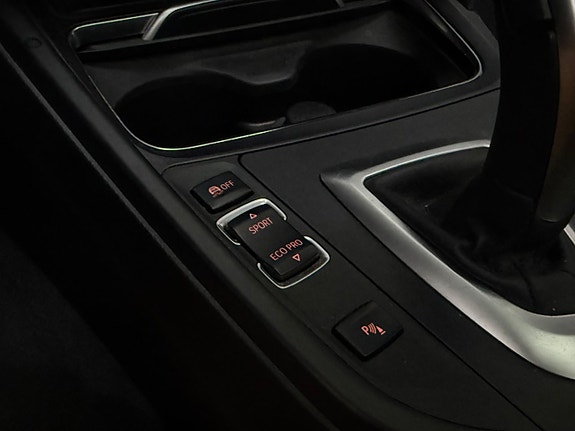BMW 330i 16 of 22
