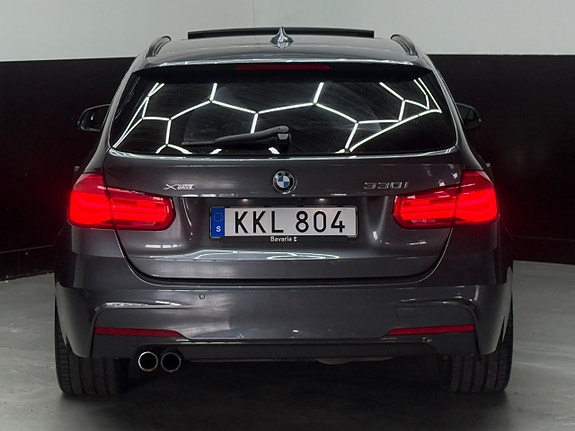 BMW 330i 18 of 22