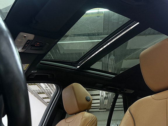BMW 330i 8 of 22