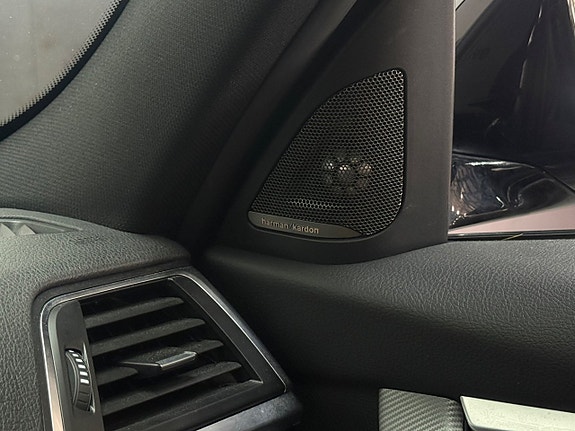 BMW 330i 11 of 22