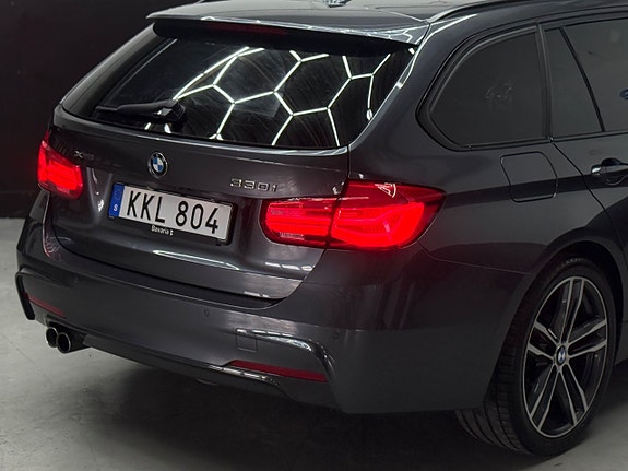 BMW 330i 20 of 22