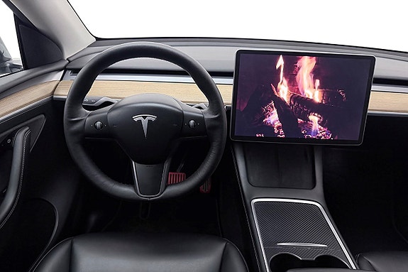 Tesla Model Y 20 of 30