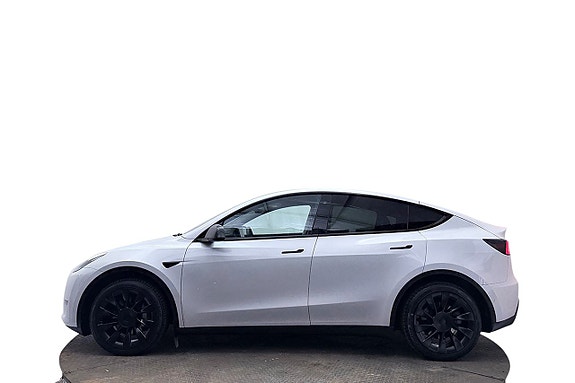 Tesla Model Y 10 of 30