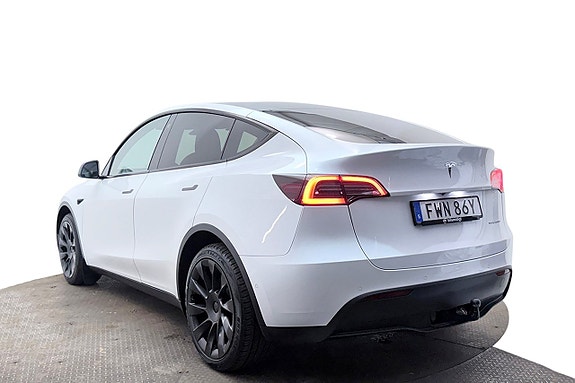 Tesla Model Y 9 of 30