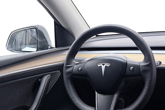 Tesla Model Y 19 of 30