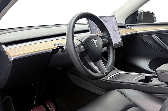 Tesla Model Y 14 of 30