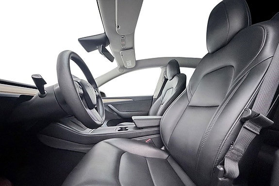 Tesla Model Y 12 of 30