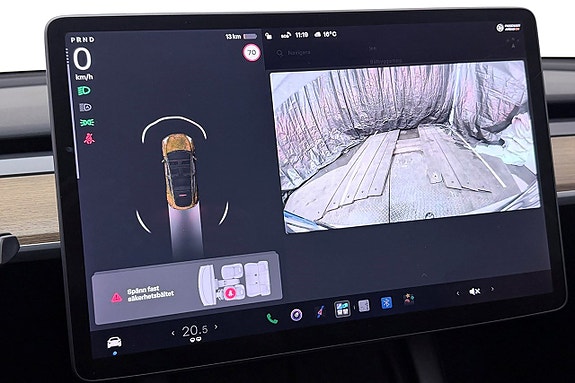 Tesla Model Y 24 of 30