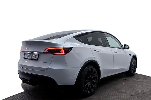 Tesla Model Y 6 of 30