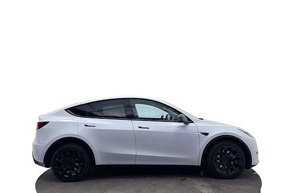 Tesla Model Y 5 of 30