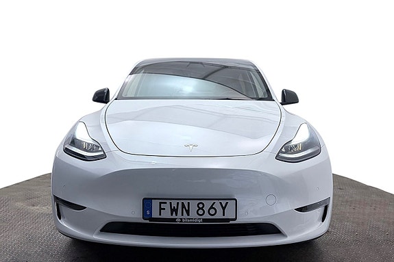 Tesla Model Y 3 of 30