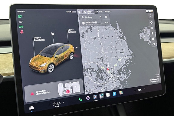 Tesla Model Y 23 of 30
