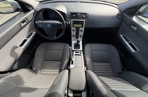 Volvo V50 7 of 10