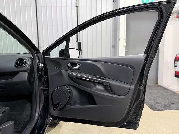 Renault Clio 22 of 24