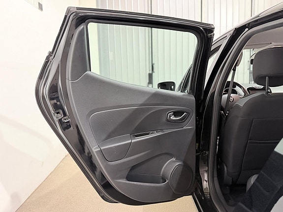 Renault Clio 18 of 24