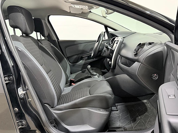 Renault Clio 23 of 24
