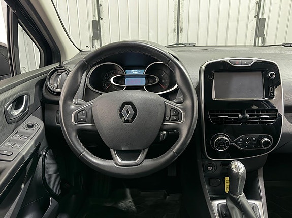 Renault Clio 12 of 24