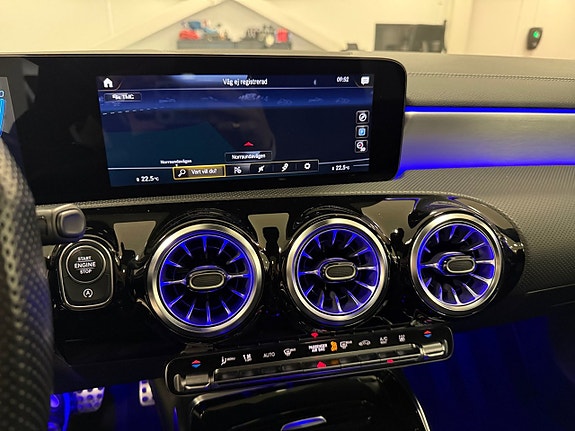 Mercedes-Benz CLA35 14 of 18