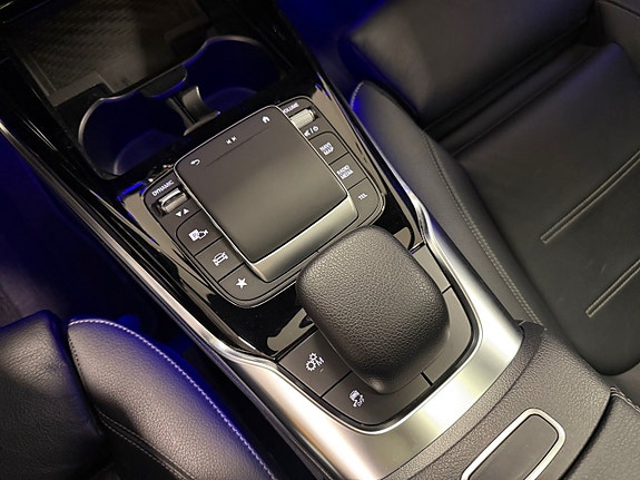 Mercedes-Benz CLA35 13 of 18