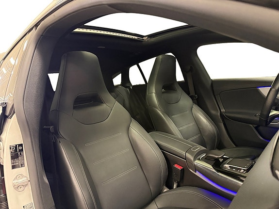Mercedes-Benz CLA35 11 of 18