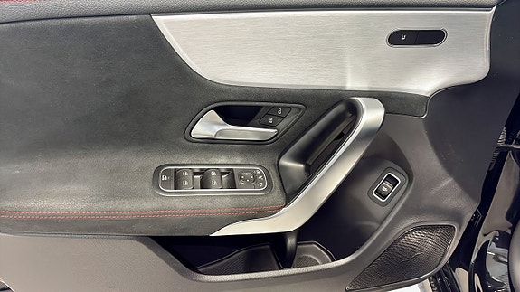 Mercedes-Benz CLA200 11 of 12